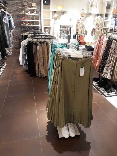 ستراديفاريوس - Saudi Arabia|Dammam 32236|Al Shifa|2781 Prince Mohammed Bin Fahd Road