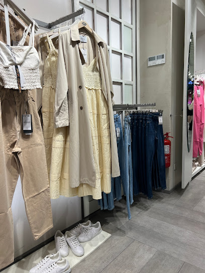 ستراديفاريوس - Saudi Arabia|Al Jubail 35514|Jubail City Center|4355 Al Madinah Al Mounawwarah