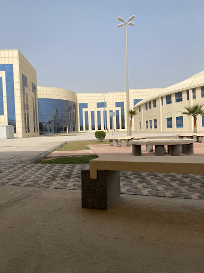 مبنى البث في كلية الآداب - Saudi Arabia|7242 طريق الأمير نايف بن عبدالعزيز، الروضة، الدمام 32256 3703،